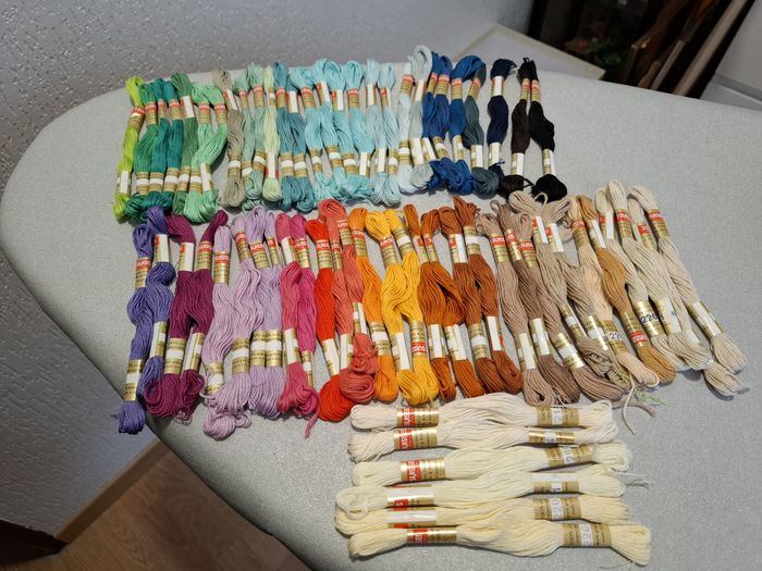 Gros lot de 65 échevettes fil coton mouliné 8 m 3 Suisses 100 % coton neuf