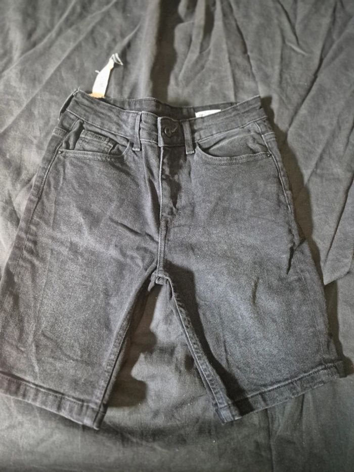 Short en jeans tape a l oeil