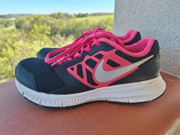 Baskets Nike Fille 36 noires et fushias