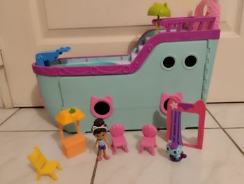 Gabby chat le bateau