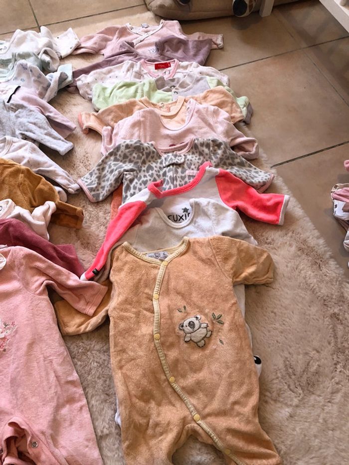 Lot 29 pyjamas 1 mois - photo numéro 4