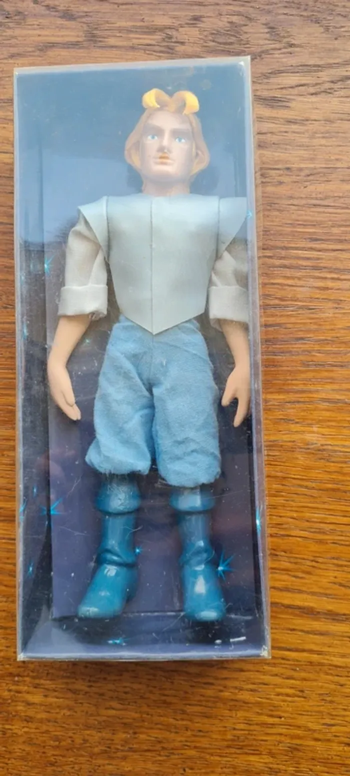 Figurine porcelaine John Smith - photo numéro 3