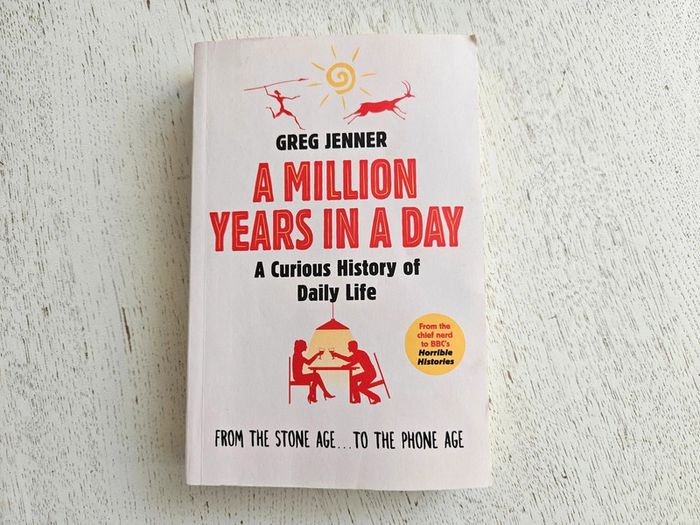 A Million Years in a Day Greg Jenner histoire quotidienne humour culture générale BBC