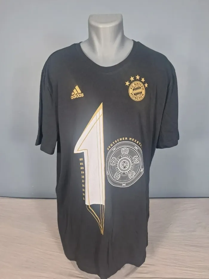 T-shirt Adidas Bayern Munich Champion 2023 – Noir/Or – Taille 2XL (559)