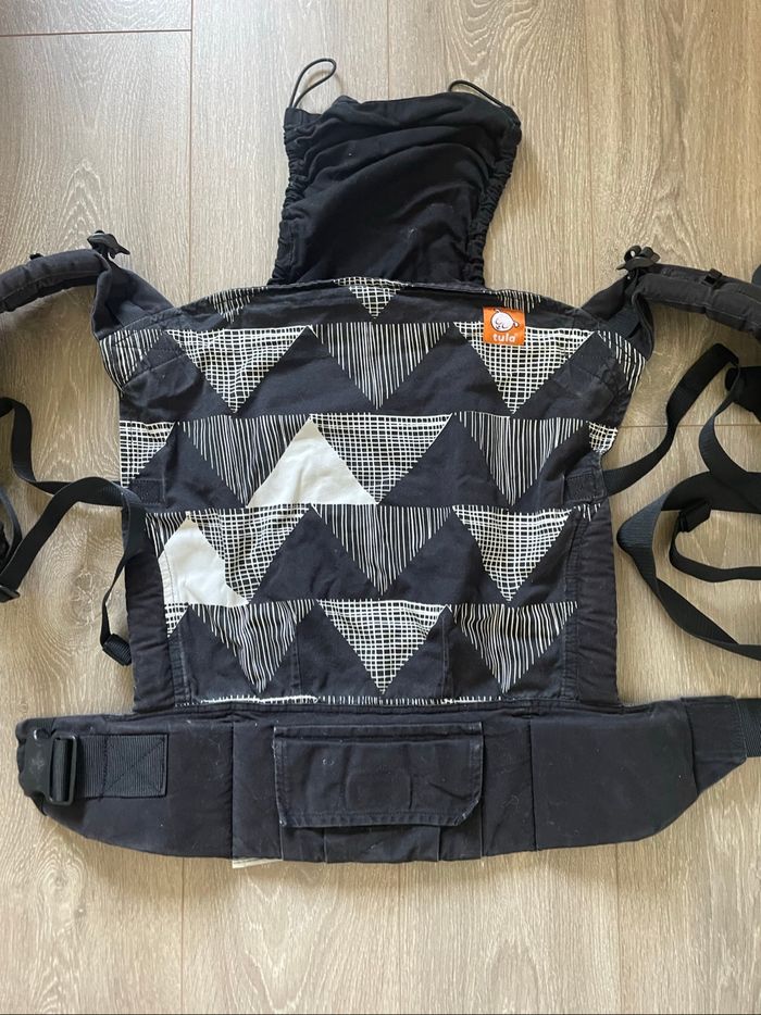 Portage préformé prefo de la marqué Tula taille toddler 27 kilos