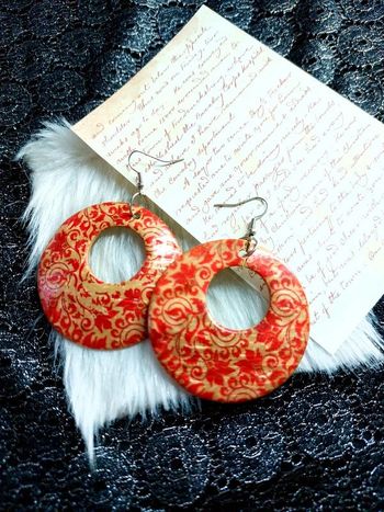 Magnifique paire de boucles d'oreilles pendantes en bois