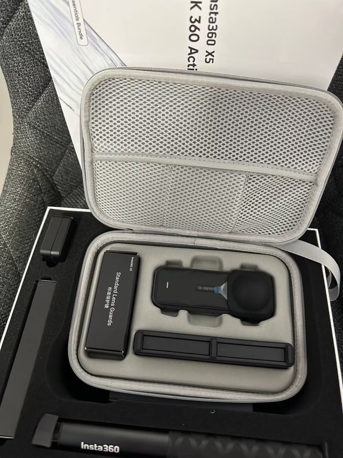 Essential Bundle Neuf Insta 360 X 5