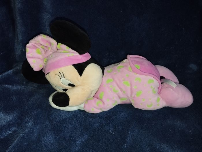 Nounours Disney Minnie allongée