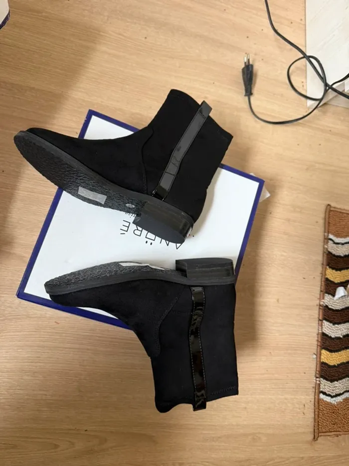 Superbes bottines André en cuir nubuck neuves avec étiquette pointure 31 - photo numéro 9