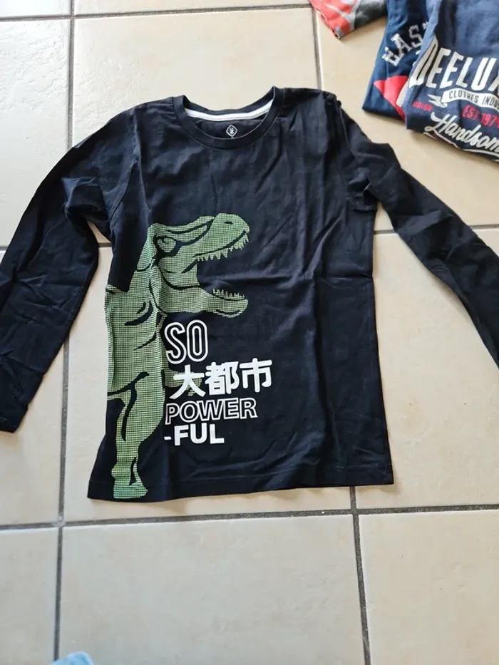 Lot de 8 tee shirts manches longues 8 ans - photo numéro 3