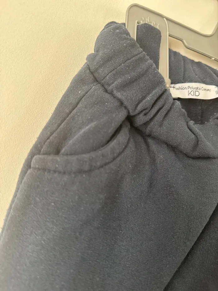 👖 jogging marine - fille -4 ans -104 cm -fashion private company- bon état - photo numéro 3