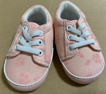 Basket couleur rose à motif taille 17 neuve