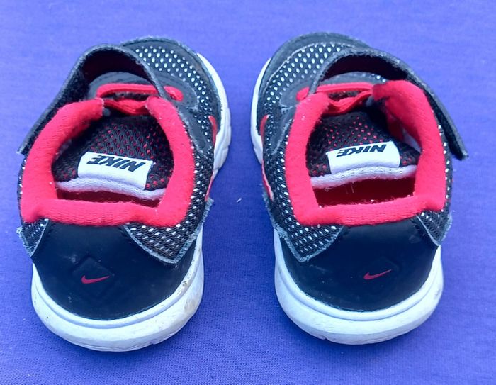 Baskets Nike - scratch- noir et rouge - Pointure : 21 - photo numéro 3