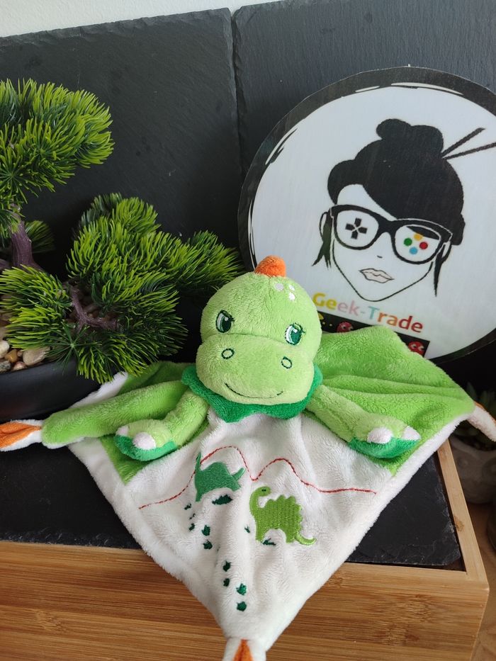 Doudou Dinosaure Plat Vert Blanc Orange simba toys Carré  Plat Bruissant DD03297