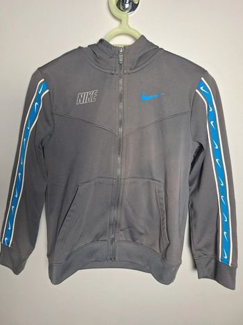 Veste Nike à capuche anthracite taille 10/12 ans floqué