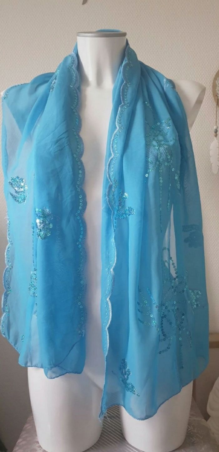 Foulard scintillant - photo numéro 1