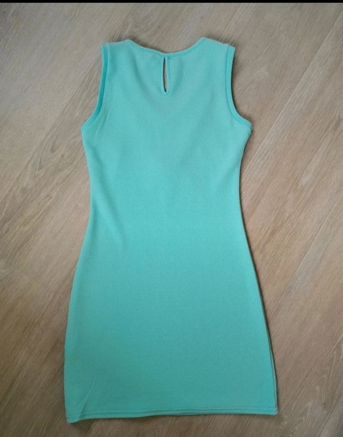 Robe sans manches, décolleté fantaisie - photo numéro 4