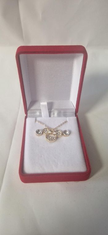 Coffret boucles d'oreilles et collier