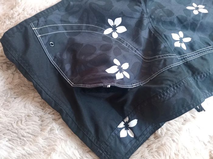 Short court noir à fleurs T42 - Tribord - photo numéro 6