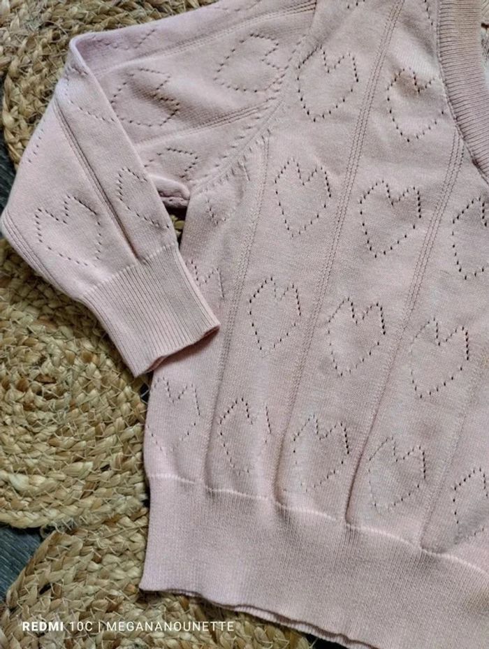 👚 Pull rose à cœurs ajourés – Taille 4 ans - photo numéro 2