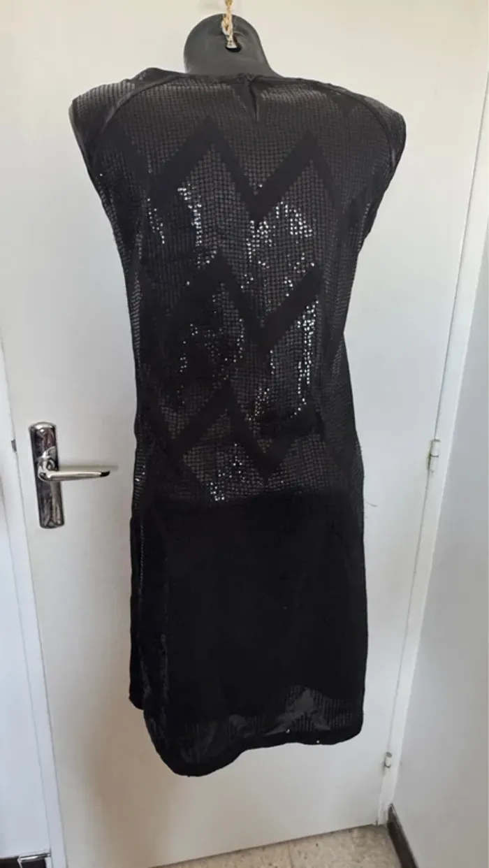 Robe de soirée noire a sequins - photo numéro 4