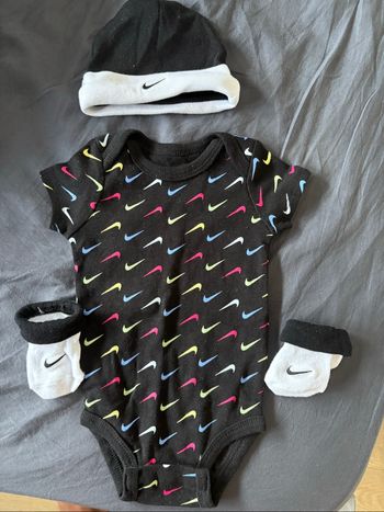 Tenue Nike bébé 0-6 M