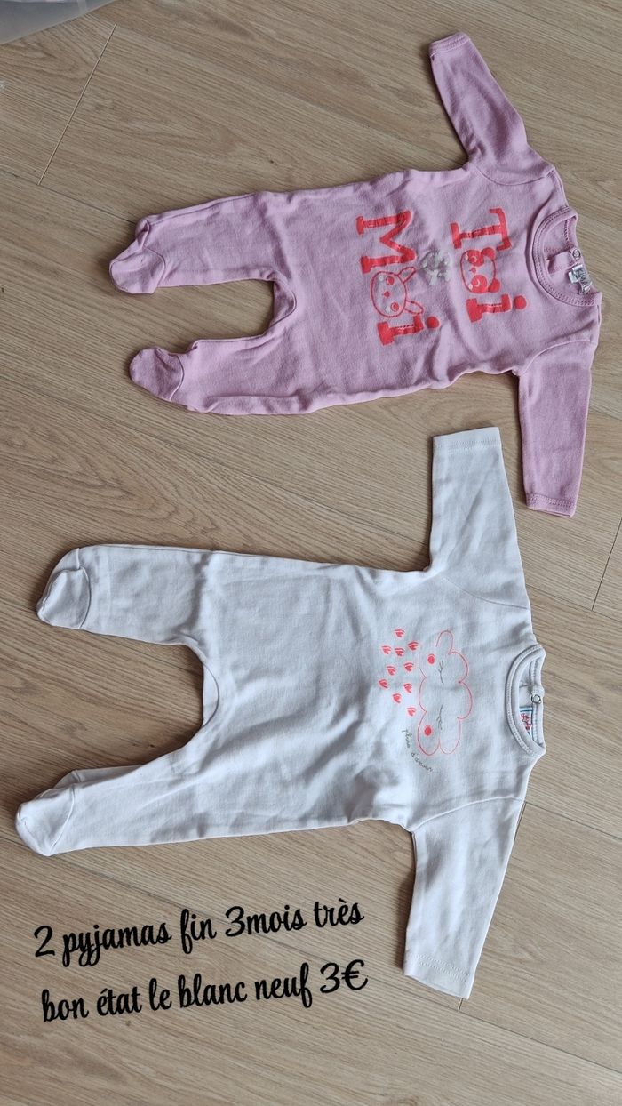 2 pyjamas fin 3mois - photo numéro 1