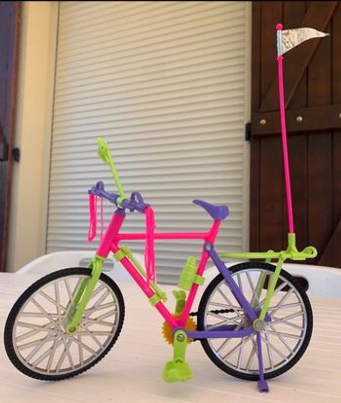 Barbie articulée + son vélo - photo numéro 5