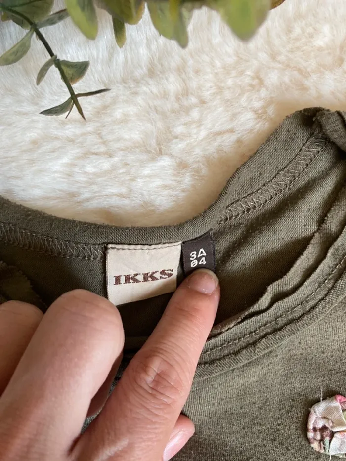 💚Très beau T-shirt IKKS fille 3 ans - style chic et tendance💚 - photo numéro 4