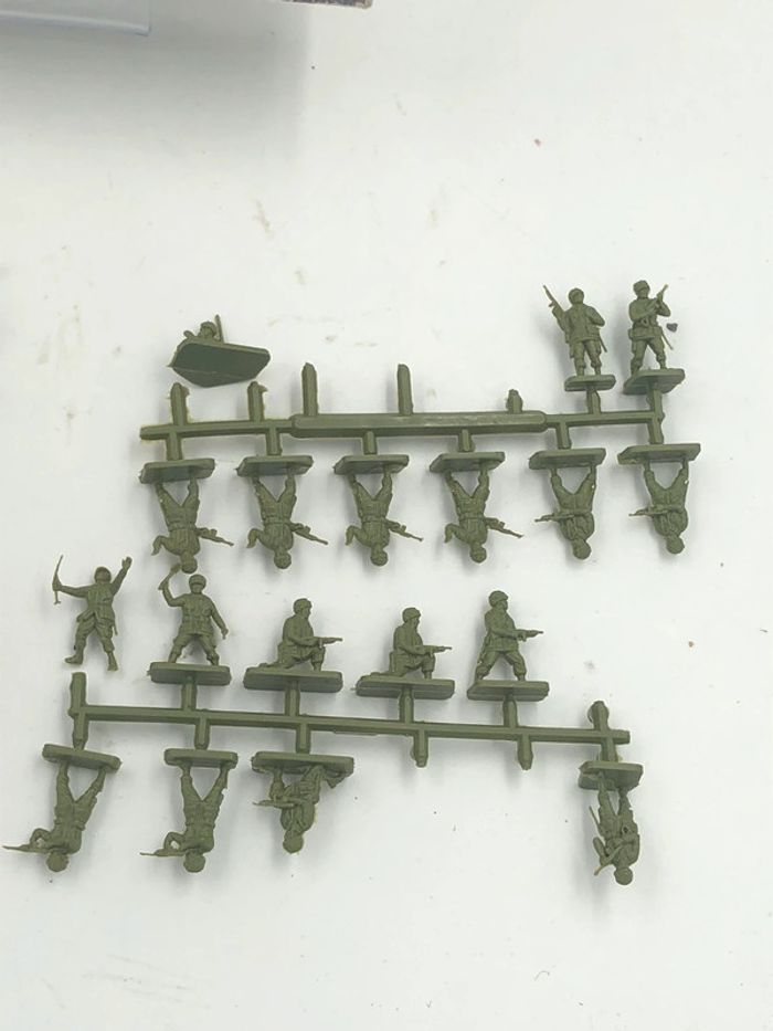 Maquette parachutiste Américains 1/72 N•79651 Heller - photo numéro 4