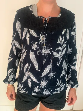 👩 Blouse tunique à feuilles – Roxy – T.L Jolie blouse/tunique de la marque Roxy, taille L.