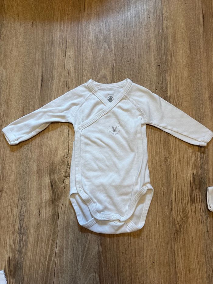 Lot 3 bodies blancs manches longues Petit Bateau/Cyrillus 3 mois - photo numéro 2