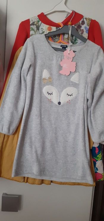 Vends 5 robe 5/6Ans  en lot ou individuel si possible