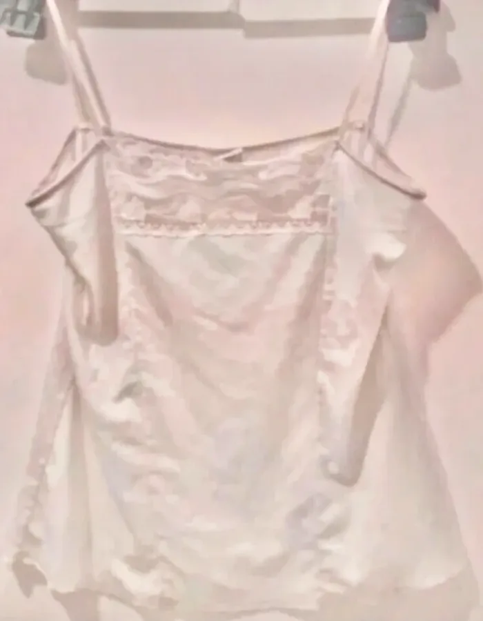 Haut débardeur damart à dentelle blanc taille 1