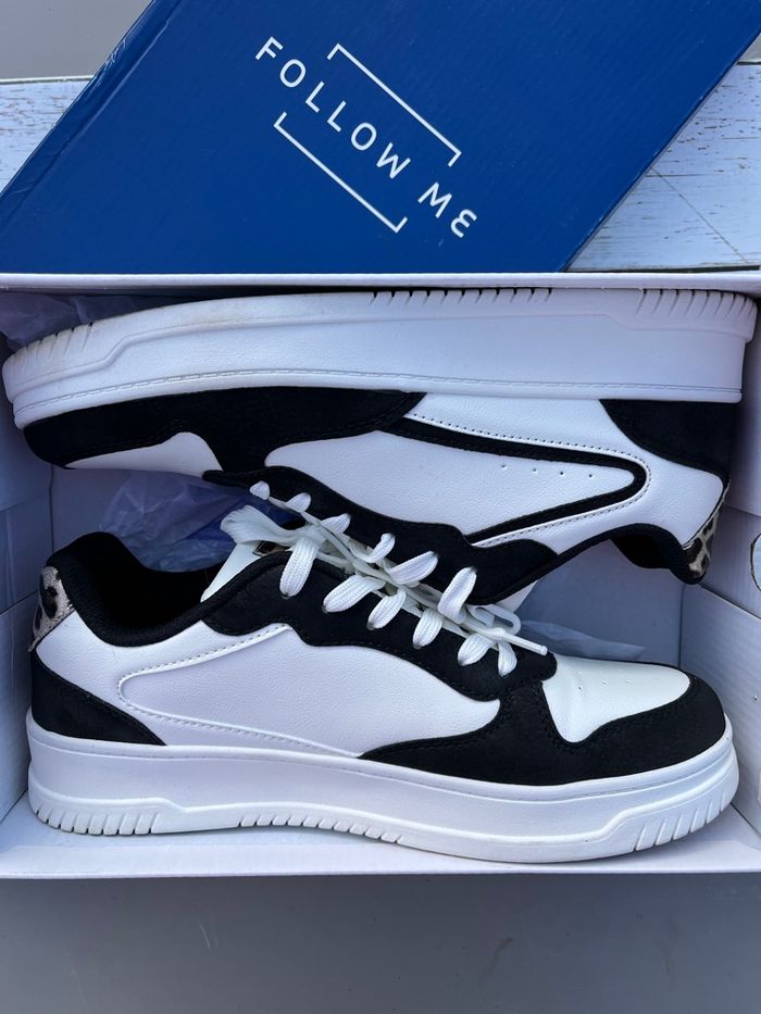 Baskets blanches noires et léopard - photo numéro 2