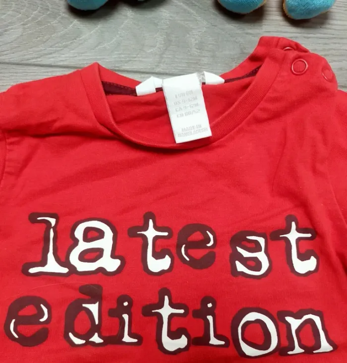 T-shirt manches longues Latest edition rouge bébé garçon 9-12 mois H&M - photo numéro 2