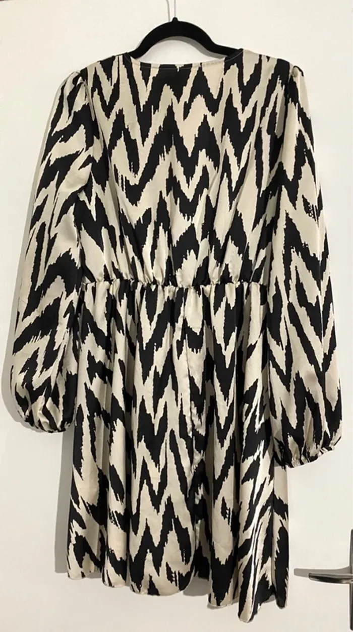 Robe Manches Bouffantes - photo numéro 5