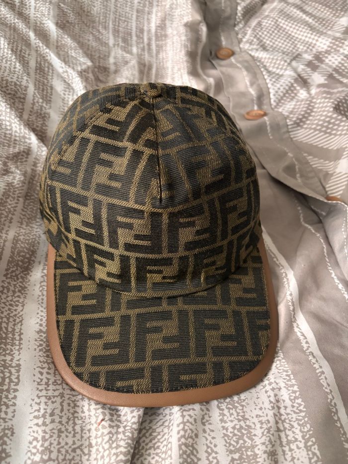 Casquette Fendi marron