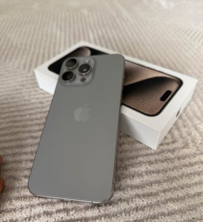 I p h o n e 15 pro max - photo numéro 5