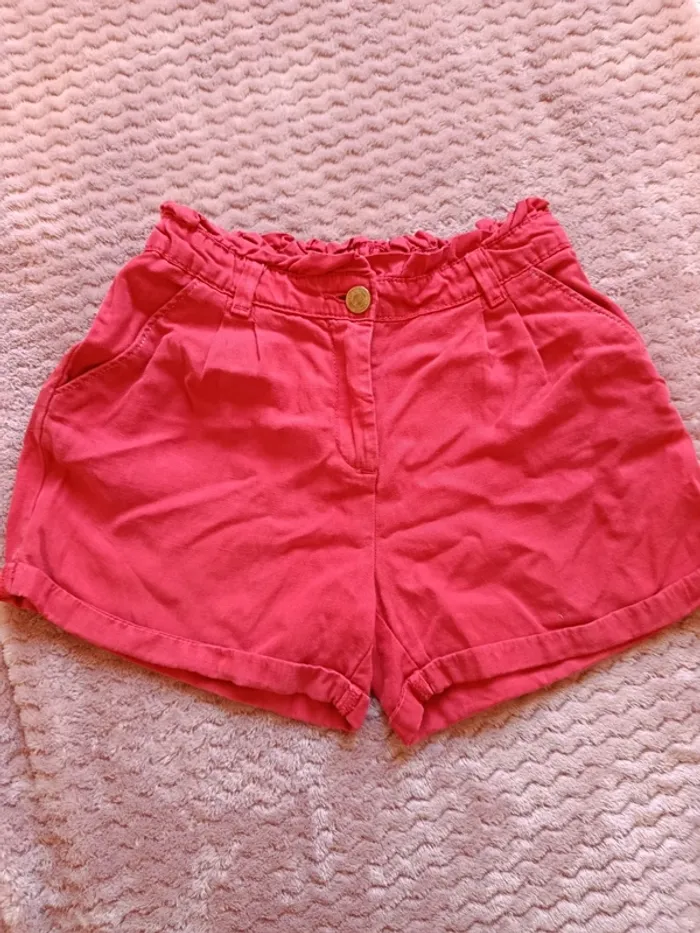 Short fille