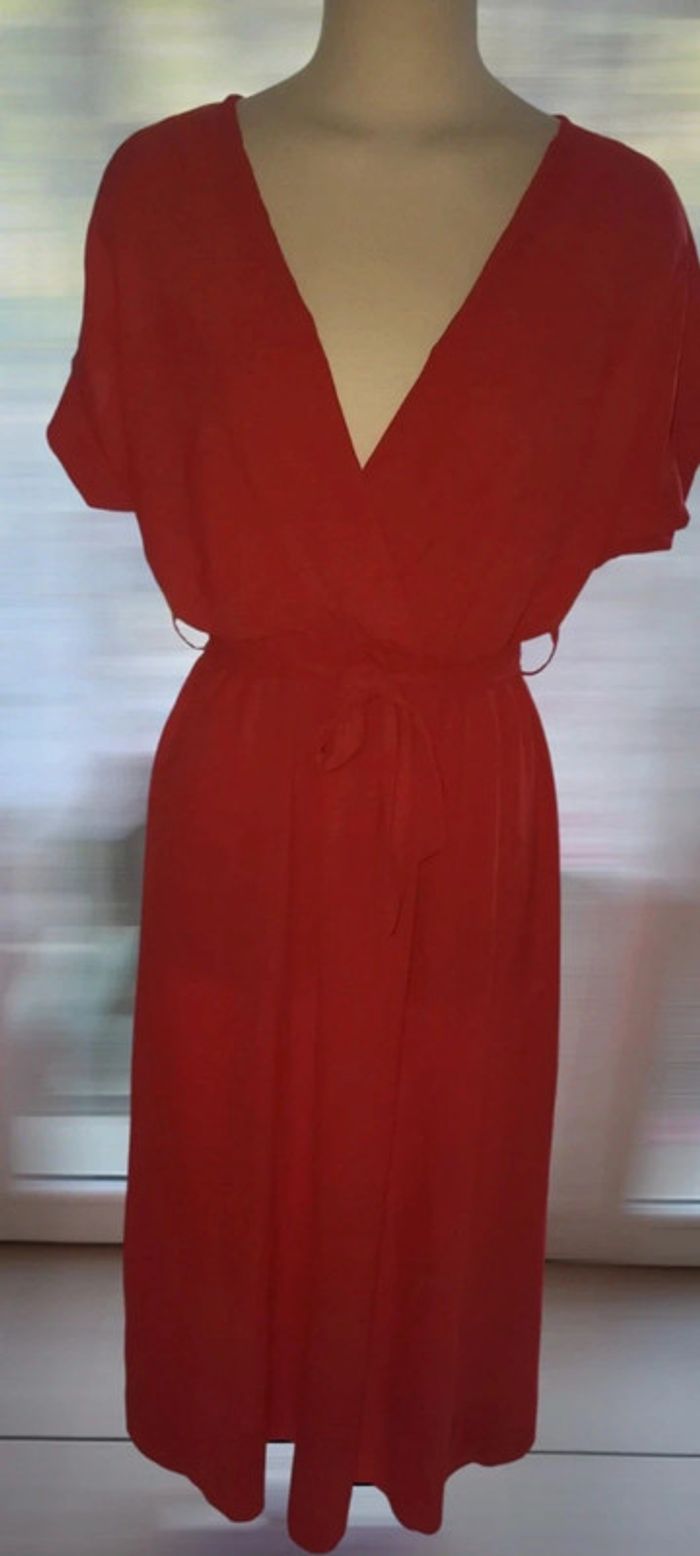 Élégante robe rouge avec ceinture – Parfaite pour toutes occasions