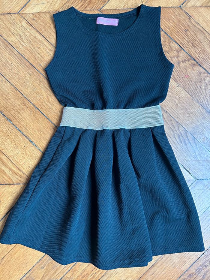 Magnifique robe stretch taille 6/8 ans - photo numéro 2