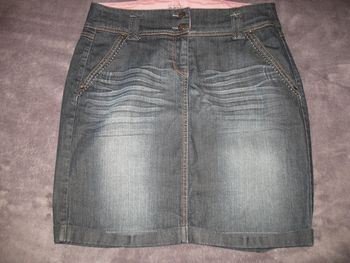 JUPE COURTE EN JEAN BLEU FONCÉ DÉLAVÉ "CACHE CACHE" - TAILLE 40 - n°05