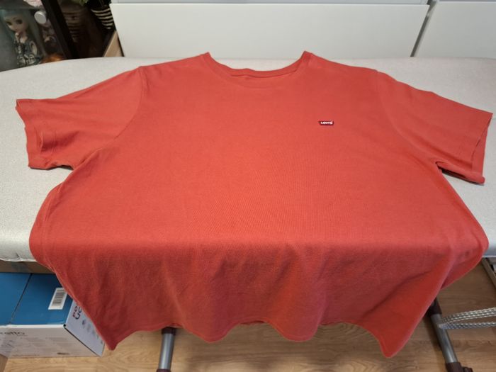 Joli tee-shirt homme Levi's XL uni rouge très bon état - photo numéro 3