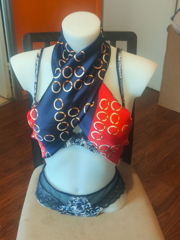 Écharpe en soie imprimée cercles dorés – accessoire mode femme - photo numéro 4