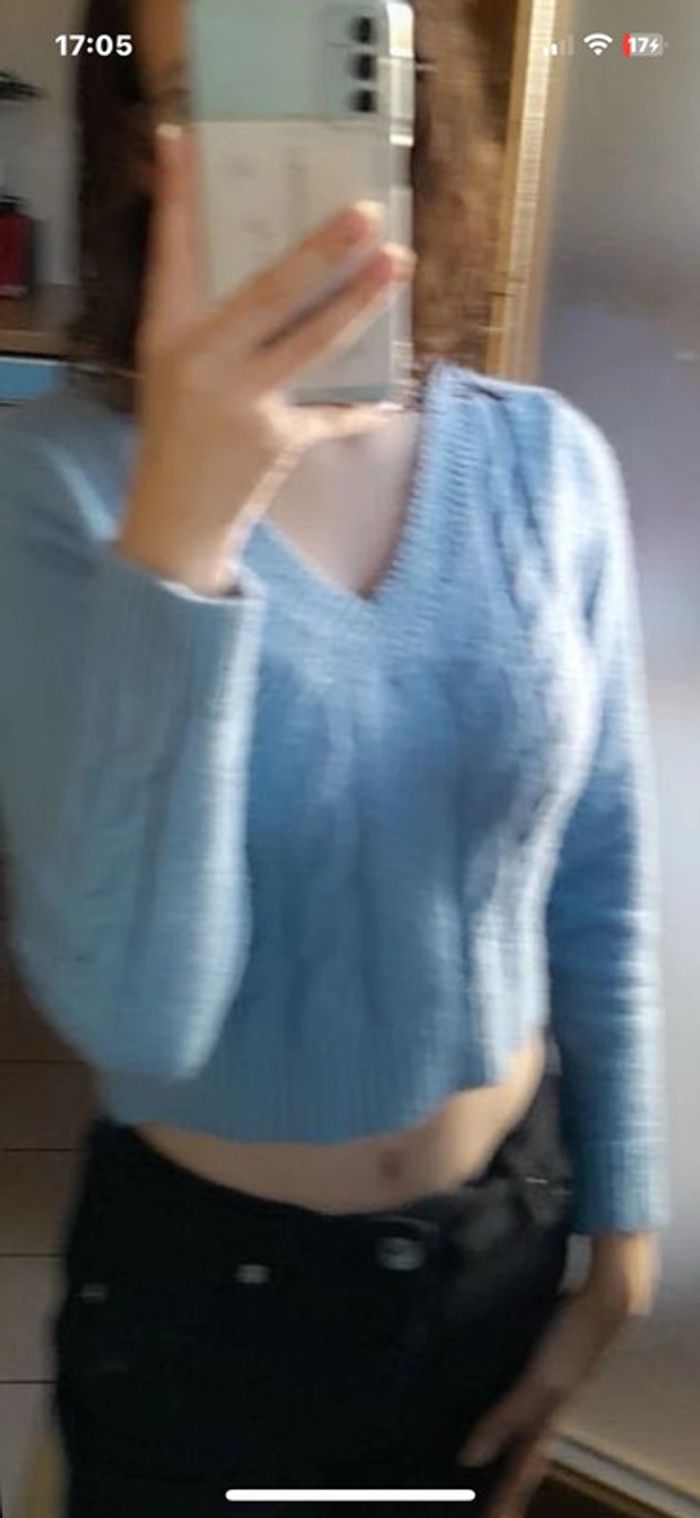 Pull col V bleu clair femme – chic & confortable, bon état - photo numéro 3