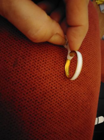 Bague fantaisie blanche et dorée