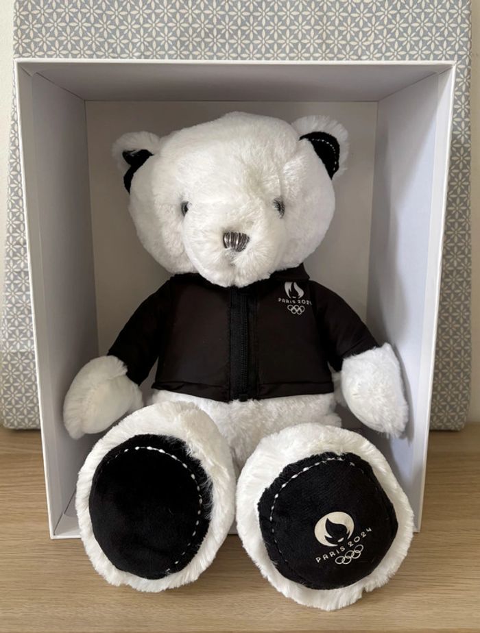 "Ours en Peluche Premium Blanc + Veste (37cm)" JO Paris 2024 (Made In France)