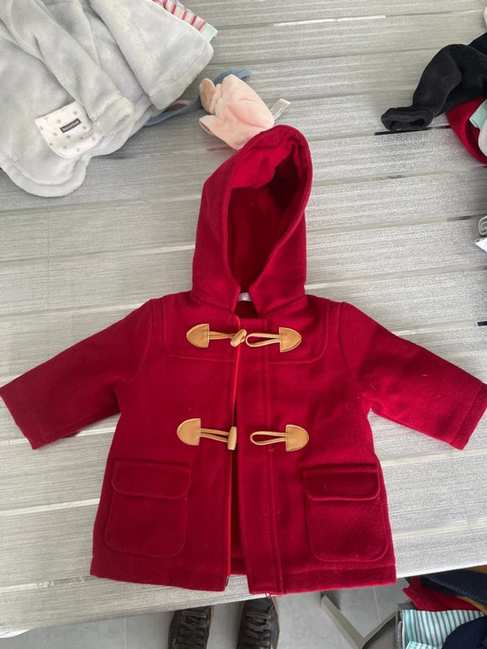 Manteau rouge 12/18 mois