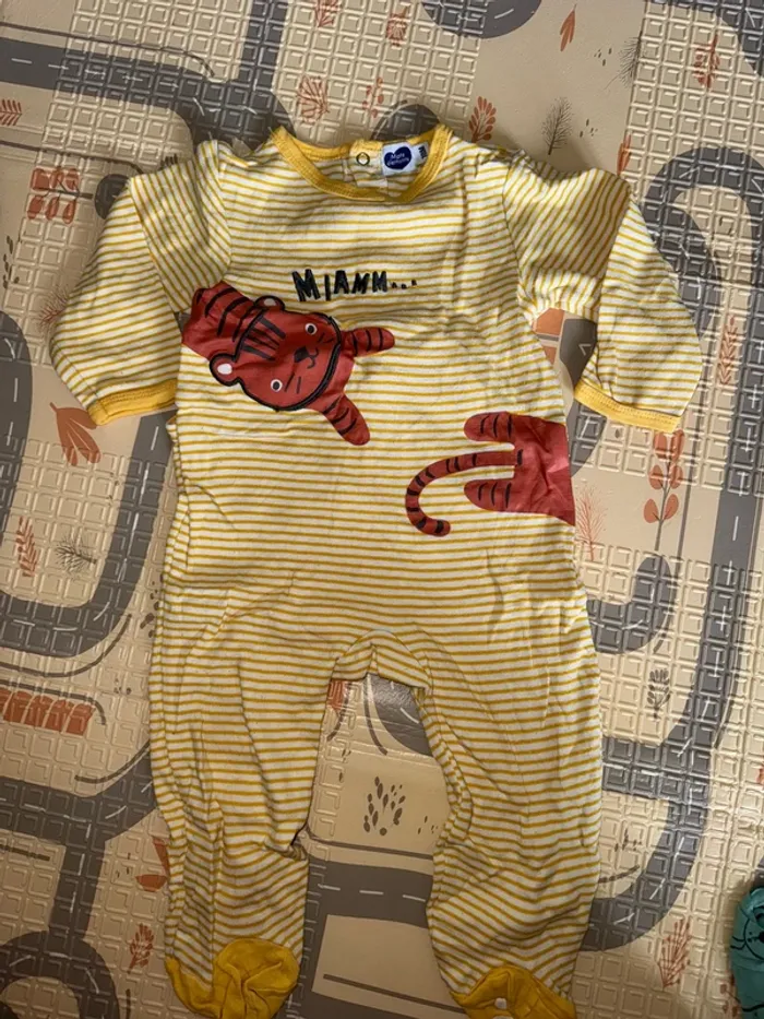 Lot de 5 pyjamas demi-saison 18 mois - photo numéro 3
